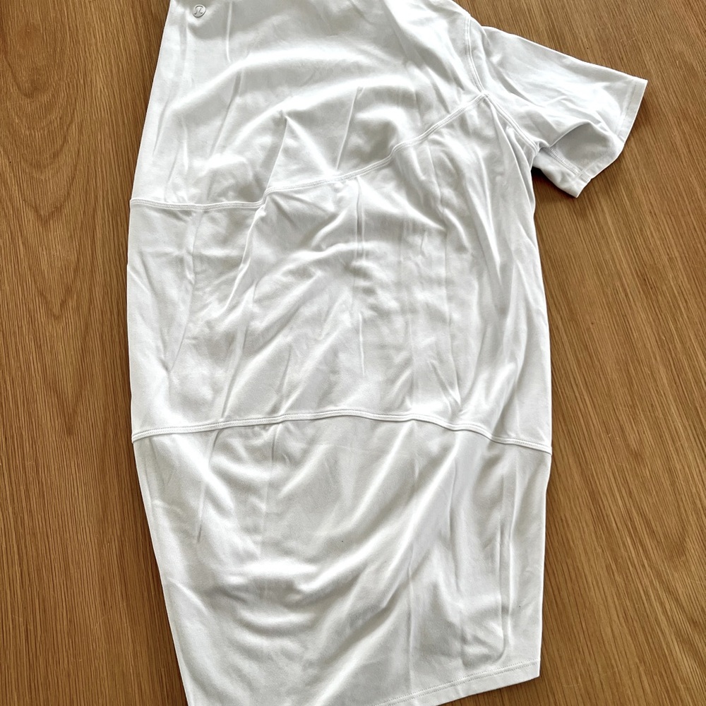 Lululemon Back In Action short-sleeve T-Shirt size 6. Color White, Nulu